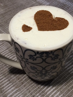 Una foto de Chocolate con nata y canela sin azúcar