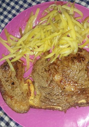 Una foto de Costeleta con papas