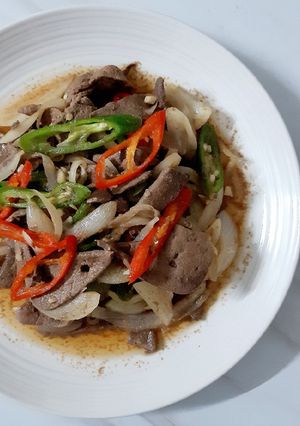 รูปของ "ตับหมูผัดพริก" Stir Fried Pork Liver with Chilli🌶🧅