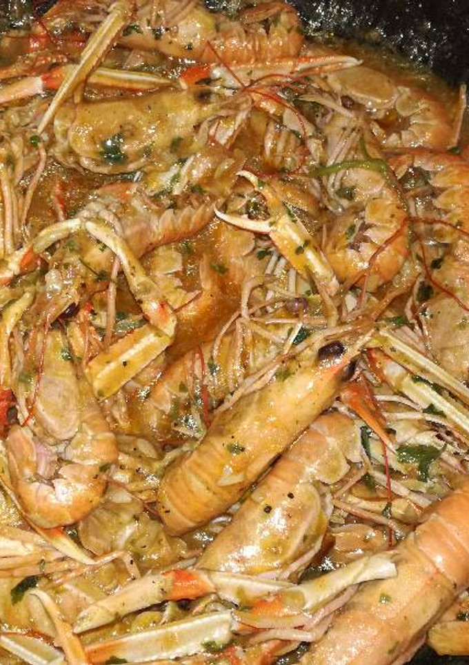 Una foto de Cigalas en salsa marinera picantita