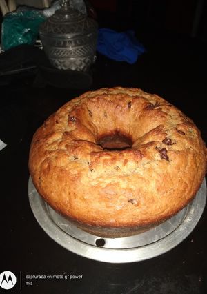 Una foto de Keke de plátano con chispas de chocolate