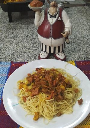 Una foto de ***Espagueti con Salsa Roja***