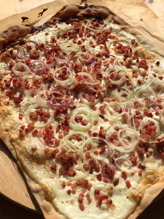 Klassischer Flammkuchen Rezepthauptbild