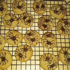 A picture of Spider Chip Cookies.