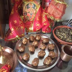 A picture of Khazoor narial sugarless ladoo.