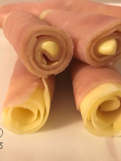 Una foto de Arrollado de jamón y queso 100% Keto