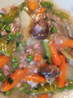 Una foto de Menestra congelada de verduras en salsa verde con jamón