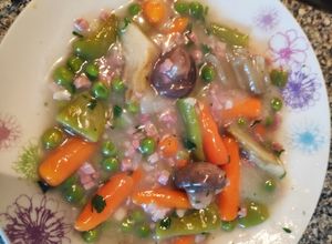 Una foto de Menestra congelada de verduras en salsa verde con jamón