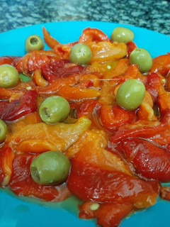 Una foto de Pimientos escalibados