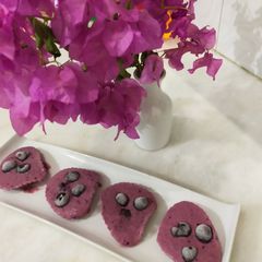 A picture of Frozen yoghurt cherry ice cream.