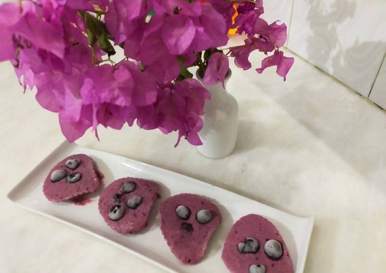 Frozen yoghurt cherry icecream