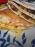Mic-dejun sățios: tortilla cu porc și mozzarella”