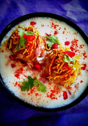 ઇન્સ્ટન્ટ બ્રેડના દહીંવડા(inastant bread dahivada recipe in gujarati) રેસીપી મુખ્ય ફોટો