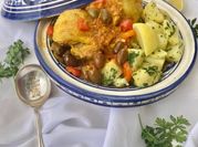 Une photo de cuisse de poulet pomme de terre aux olives