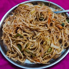 A picture of Chinese noodles.