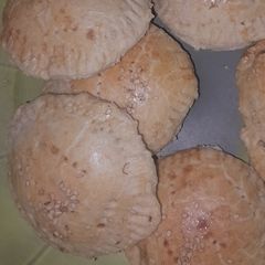 A picture of Crunchy meat pie.