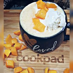A picture of Mango milkshake with ice cream.