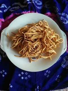 તીખા ગાંઠિયા (Tikha Gathiya Recipe in Gujarati) રેસીપી મુખ્ય ફોટો