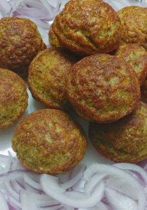 A picture of Dal Vada.
