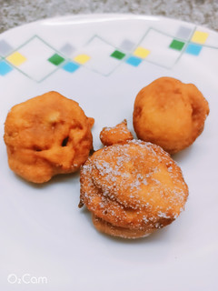 Una foto de • Buñuelos de banana~ 🍌