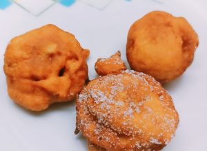 Una foto de • Buñuelos de banana~ 🍌
