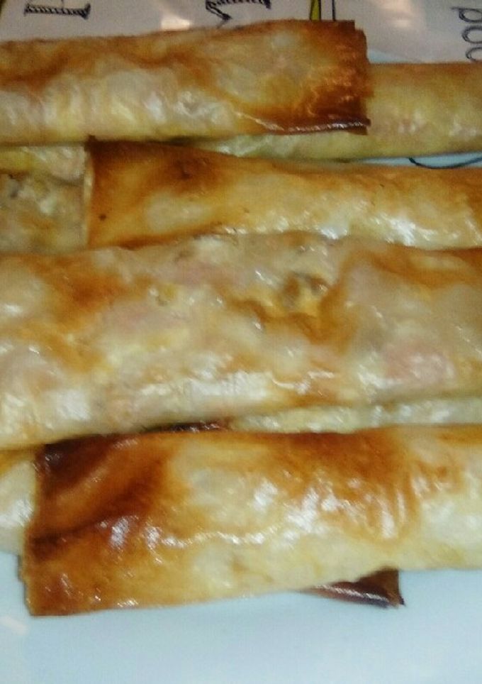Una foto de Rollitos de masa filo rellenos de jamón y queso