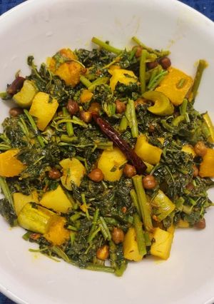 A picture of Notey Shaak Ghonto (Green Amaranth and Mixed Vegetables Curry).