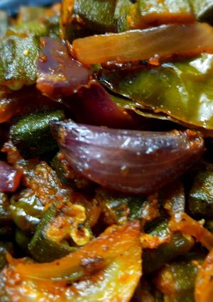 भिंडी मसाला (Bhindi Masala Recipe in Hindi) रेसिपी मुख्य फोटो