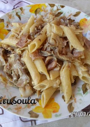 A picture of Creamy Pasta with Bacon and Mushrooms.