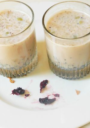 A picture of Banana rose milk smoothie.