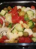 Ensalada de pepino rallado con patatas, alcachofas y tomate de lata