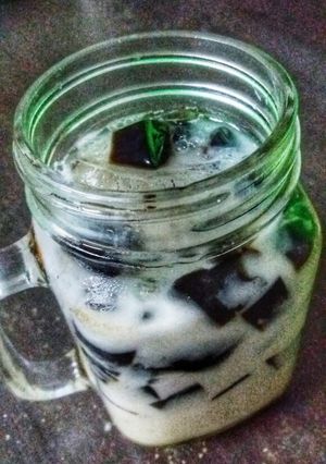 A picture of Iced Grass Jelly in Milk.