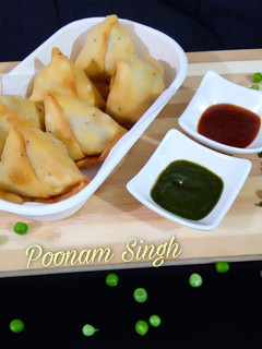 आलू मटर के खस्ता समोसे (aloo matar ke khasta samose recipe in Hindi) रेसिपी मुख्य फोटो
