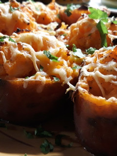 Una foto de Boniato relleno de salmón ahumado