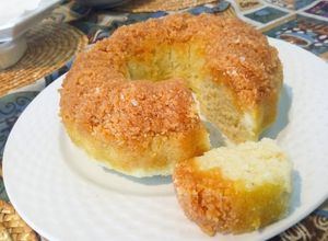 Una foto de Torta de coco volteada y acaramelada, sin horno