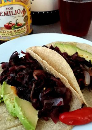 Una foto de Tacos de flor de Jamaica
