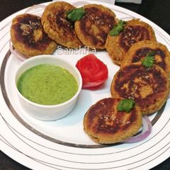 A picture of Yam/Elephant foot/Jimikand kababs withGreen tangy dip.
