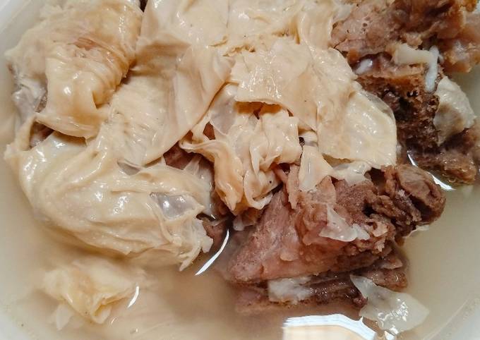 Sup tulang babi kembang tahu