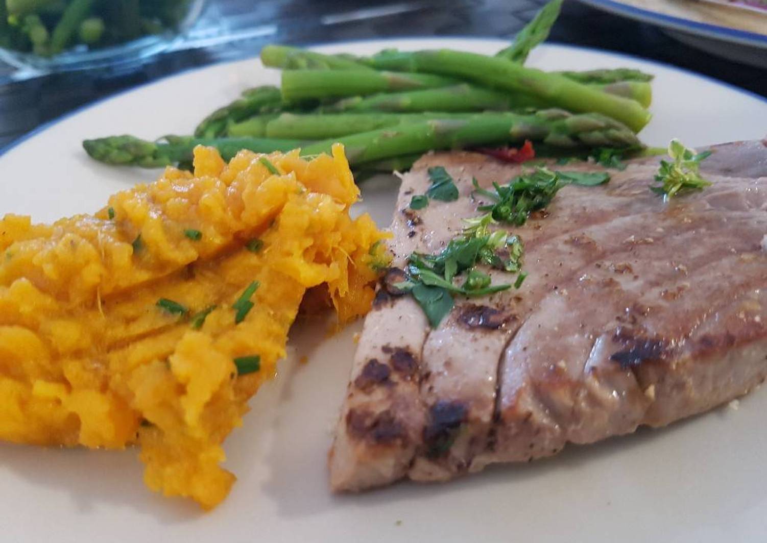 Grilled tuna with sweet potato mash and asparagus Recipe by Becky Cookpad