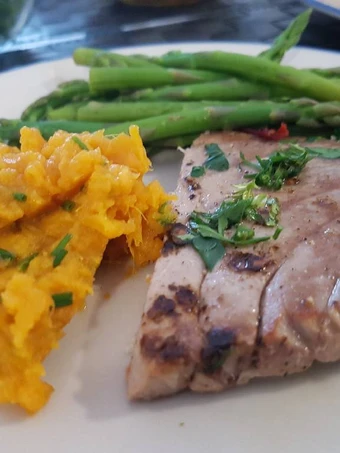 Easy Steps to Make Recipes Grilled tuna with sweet potato mash and asparagus the Can Spoil the Tongue Can Pamper Your Tongue.