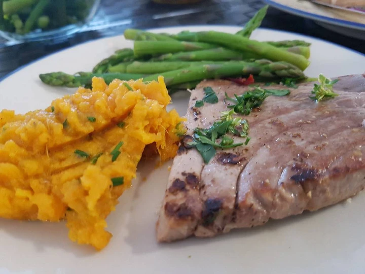Easy Steps to Make Recipes Grilled tuna with sweet potato mash and asparagus the Can Spoil the Tongue Can Pamper Your Tongue.