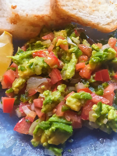 Una foto de Ensalada de Palta Fácil y Fresca