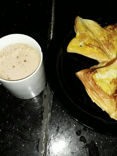 A picture of Toast bread and tea.