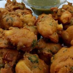 A picture of Allu aur piyaz ke pakore.