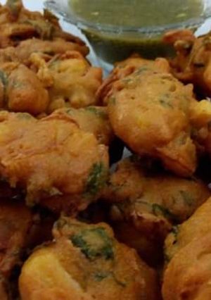 A picture of Allu aur piyaz ke pakore.