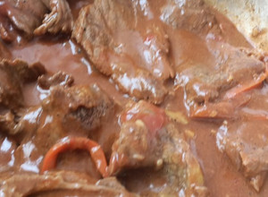 Una foto de Bistec de res en salsa