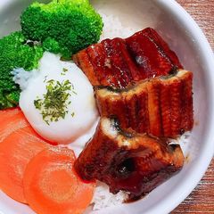 A picture of 烤鰻魚飯 UNAGI DONBURI.