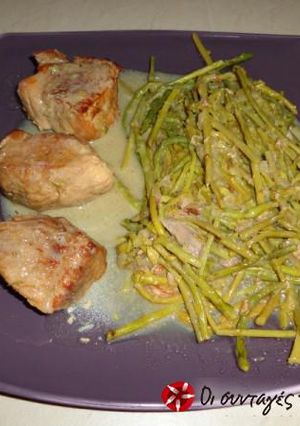 A picture of Pork with asparagus.