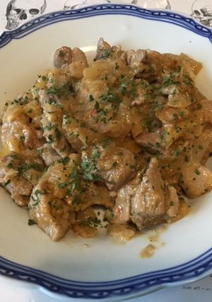 Une photo de Porc sauté au citron confit,oignon et marinade