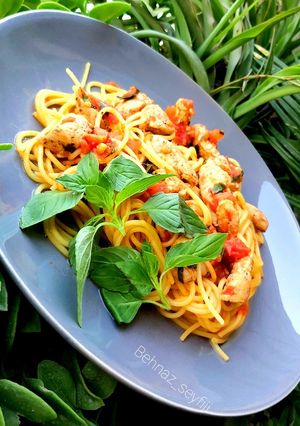 عکسی از دستور اسپاگتی با سینه مرغ تفت داده، غذای رژیمی 🍝